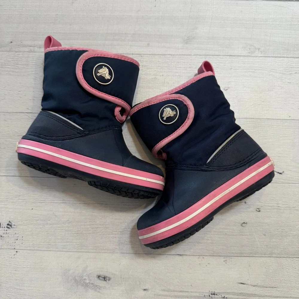Crocs girls navy blue pink snow boots‎ child size 7